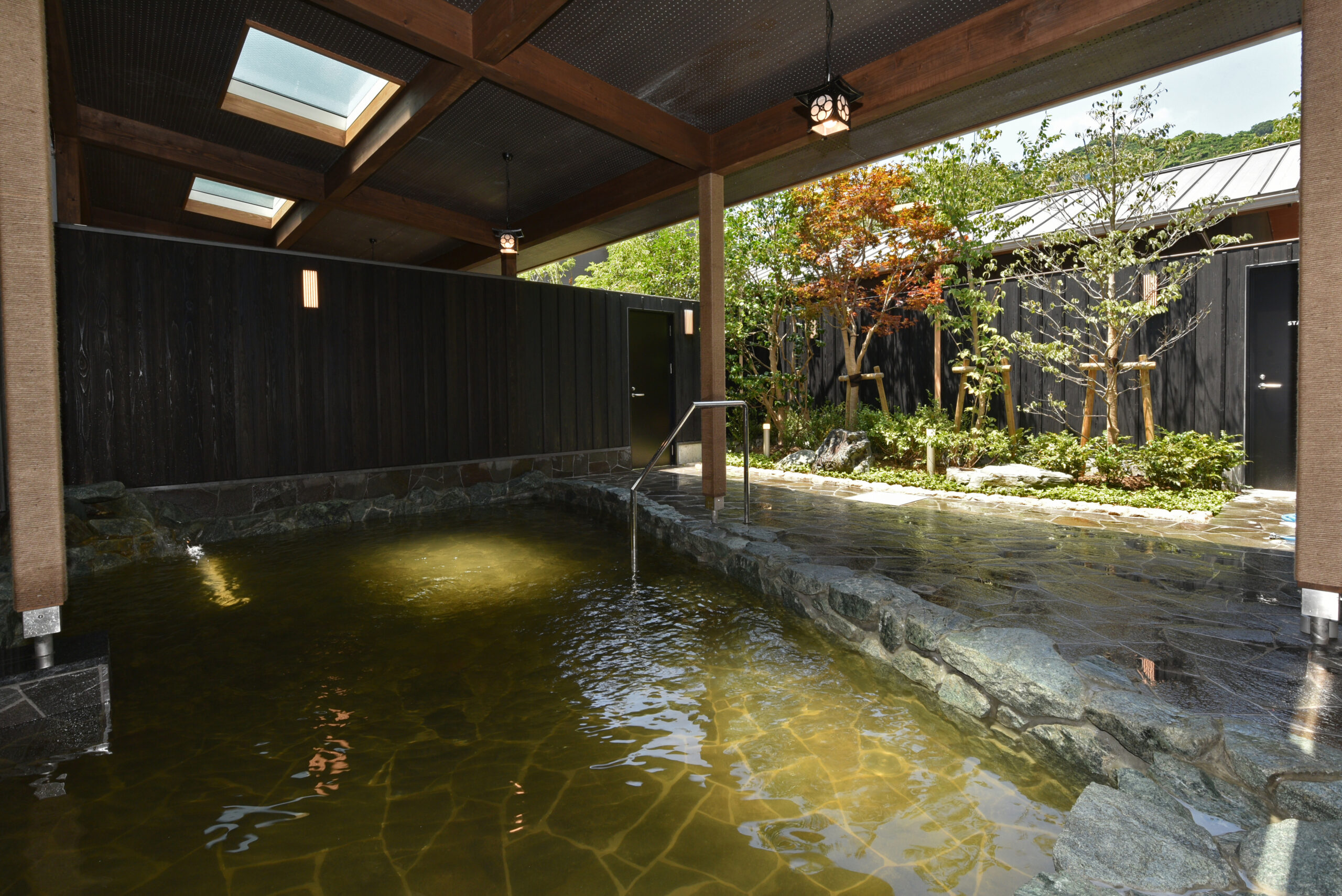 八幡浜黒湯温泉 みなと湯